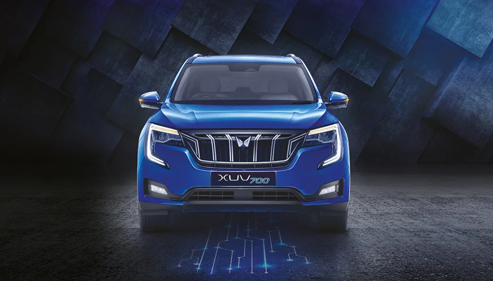 Blue Mahindra XUV700 Front View Photo 